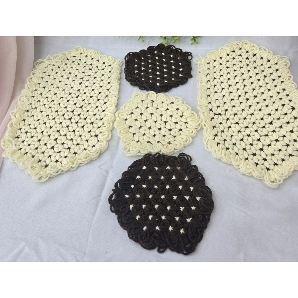 Vintage MCM Daisy Loom Yarn Placemats Hot Pads Trivets Set 5 Brown Cream Retro